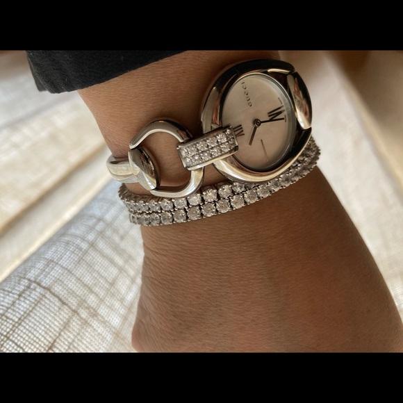 Gucci Horsebit, Mother of Pearl & Diamond Watch ⌚️ - Picture 6 of 13